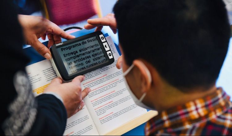 En el #DíaInternacionalDeLasPersonasConDiscapacidad, en @EquipoJUNAEB conmemoramos esta fecha renovando el compromiso por construir #UnChileMásInclusivo, acompañando a estudiantes con necesidades educativas especiales. Que nadie quede atrás.