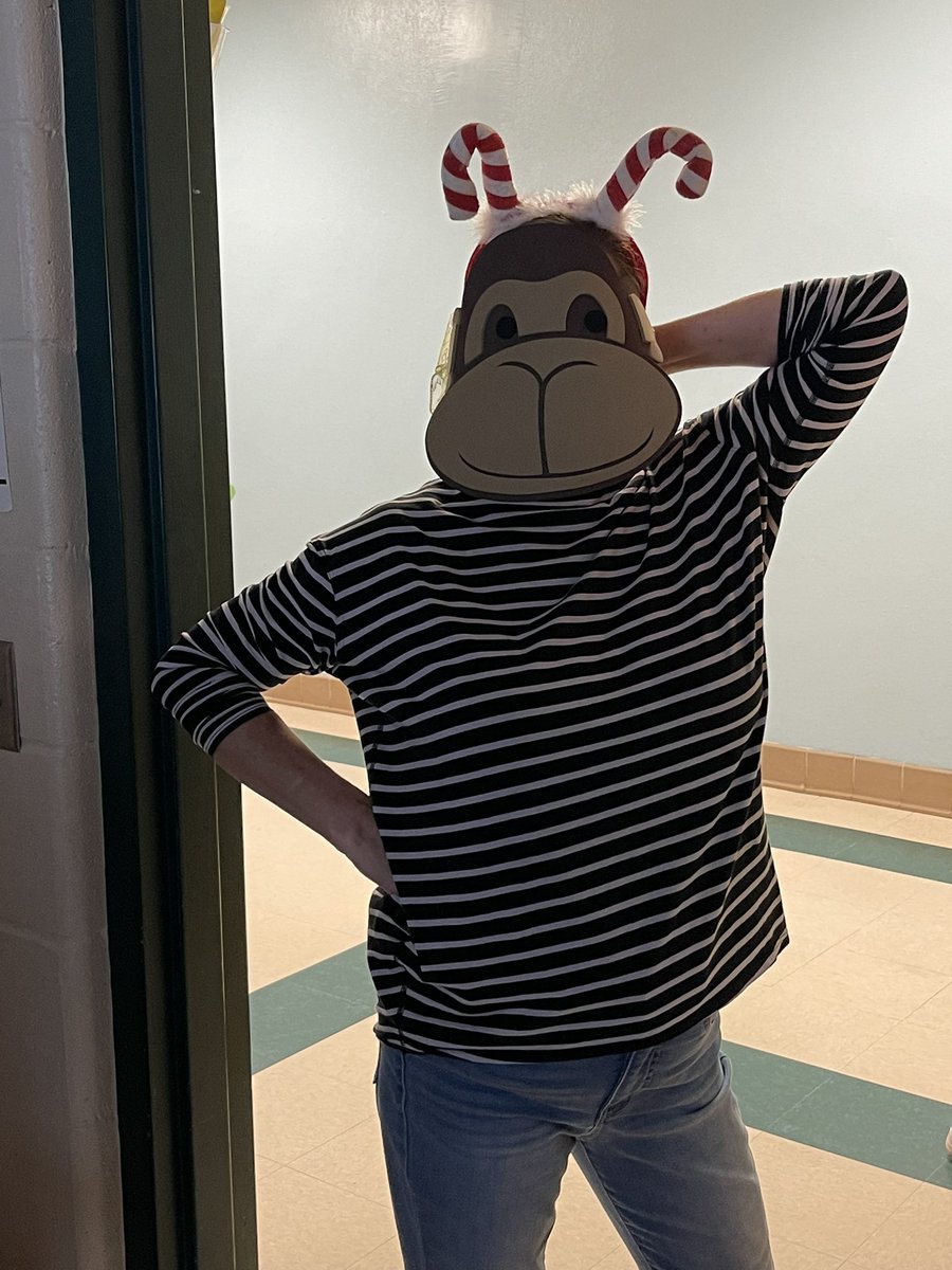Mrs. Langan monkeying around!! Way to get into that holiday spirit at ERD!! <a href="/DicksonTigers/">E.R. Dickson Tigers</a> @PrincipalERD