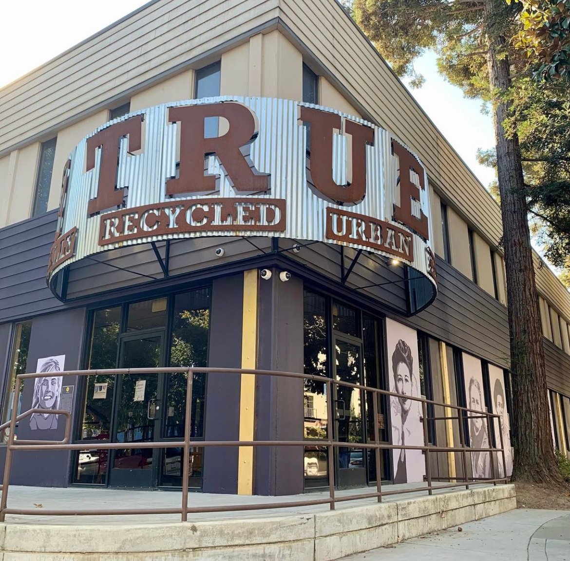 ExploreMidtown's tweet photo. Itโs Day 3 of 12 DAYS OF MIDTOWN! โจ
TRUE, A WEAVEWorks Boutique, offers a socially-conscious shopping experience where shoppers can find pieces that celebrate style and benefit @WEAVEinc programs and services. When everyone acts, violence ends. ๐
#WEAVEGotThis
๐ธ: @WEAVEinc https://t.co/ZWp0bcno7L