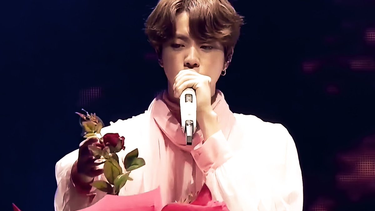 jmnsource's tweet photo. HAPPY JIN DAY 🌙 #BrightestMoonJin https://t.co/F4uRs5USk6