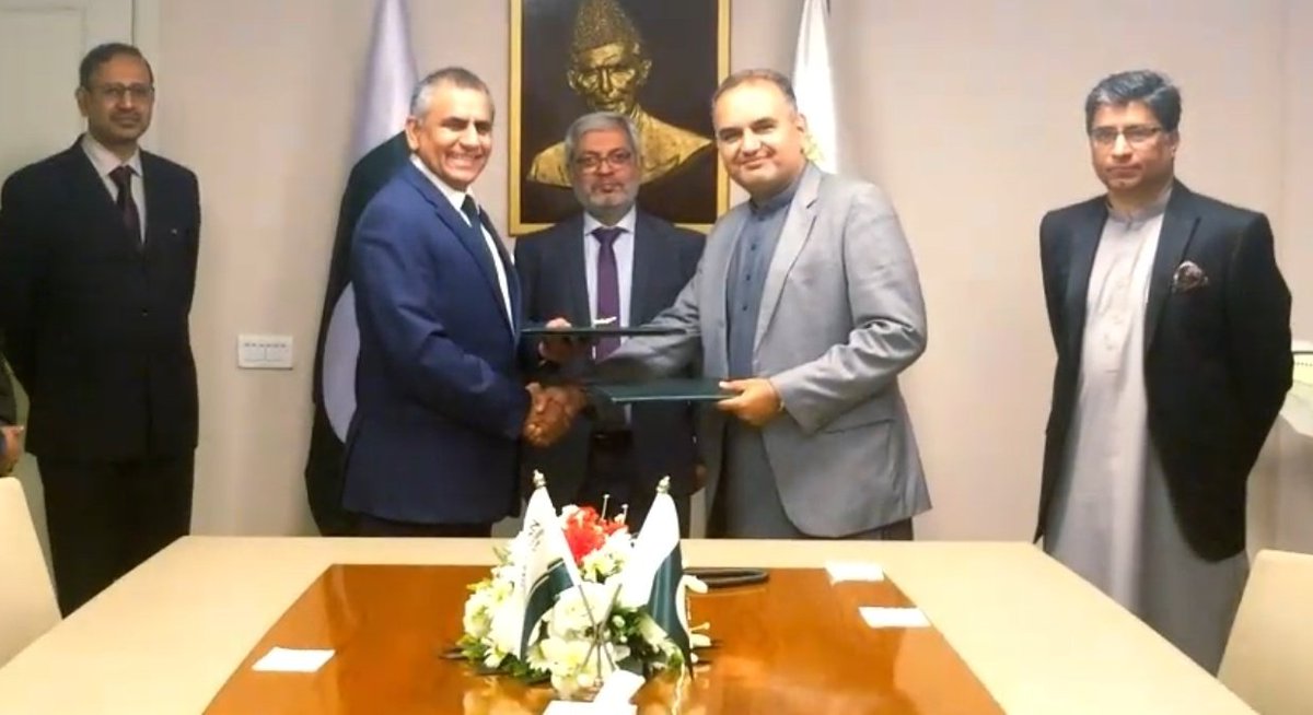 RVankwani's tweet photo. Good news. Pakistan Hindu Council &amp; @Official_PIA join hands to promote faith tourism in #Pakistan. Monthly flights from Karachi &amp; Dubai to Peshawar for visiting Samadhi of Shri Param Hans Ji Maharaj / Teri Temple. Indeed a great achievement!
@amarshadmalik https://t.co/TCYgAZITKW