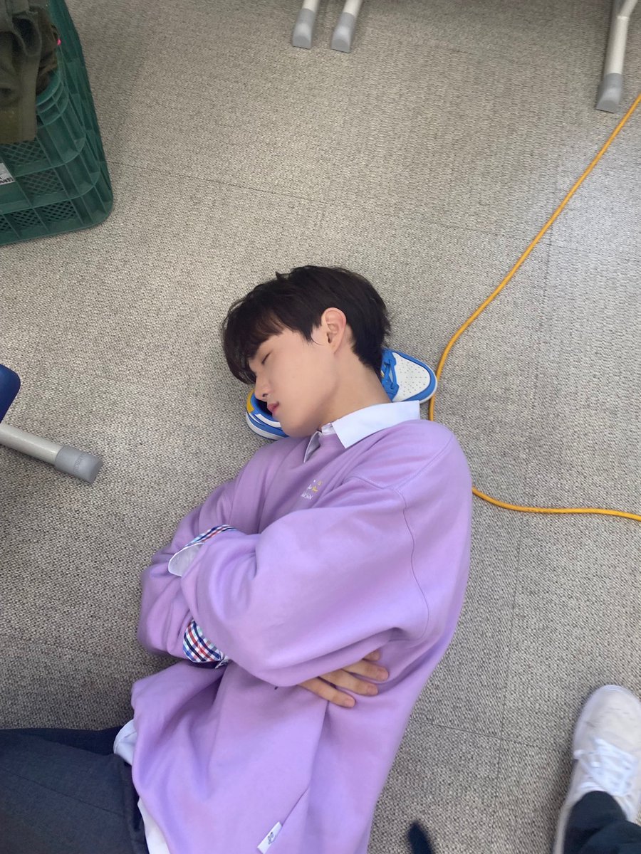 suchlikeb's tweet photo. 실화니...... https://t.co/TlDL1y00Xf