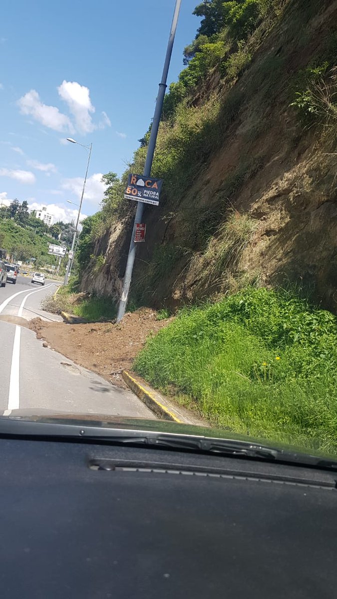 AsoCovall's tweet photo. @ObrasQuito @santiguarderas Desde que hicieron la ampliación de estas vías hay estos desprendimientos, el municipio dijo que habría obras complementarias para la estabilización. Ya varios años con el mismo problema. https://t.co/SIJnWcfzka