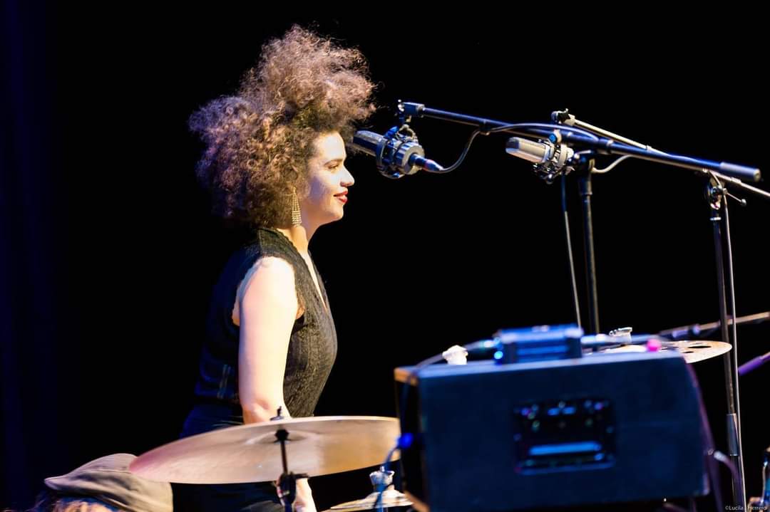 alternatilla's tweet photo. 🚨 Canvi d'última hora pel concert de cloenda de dimecres a Esporles

El Ménage à Jazz que se celebrarà el proper dimecres a la Casa Des Poble d'Esporles no podrà comptar amb la presència de Teo Salvà, que serà substituït per la percussionista Nailé Sosa. https://t.co/XPgeABaPPp