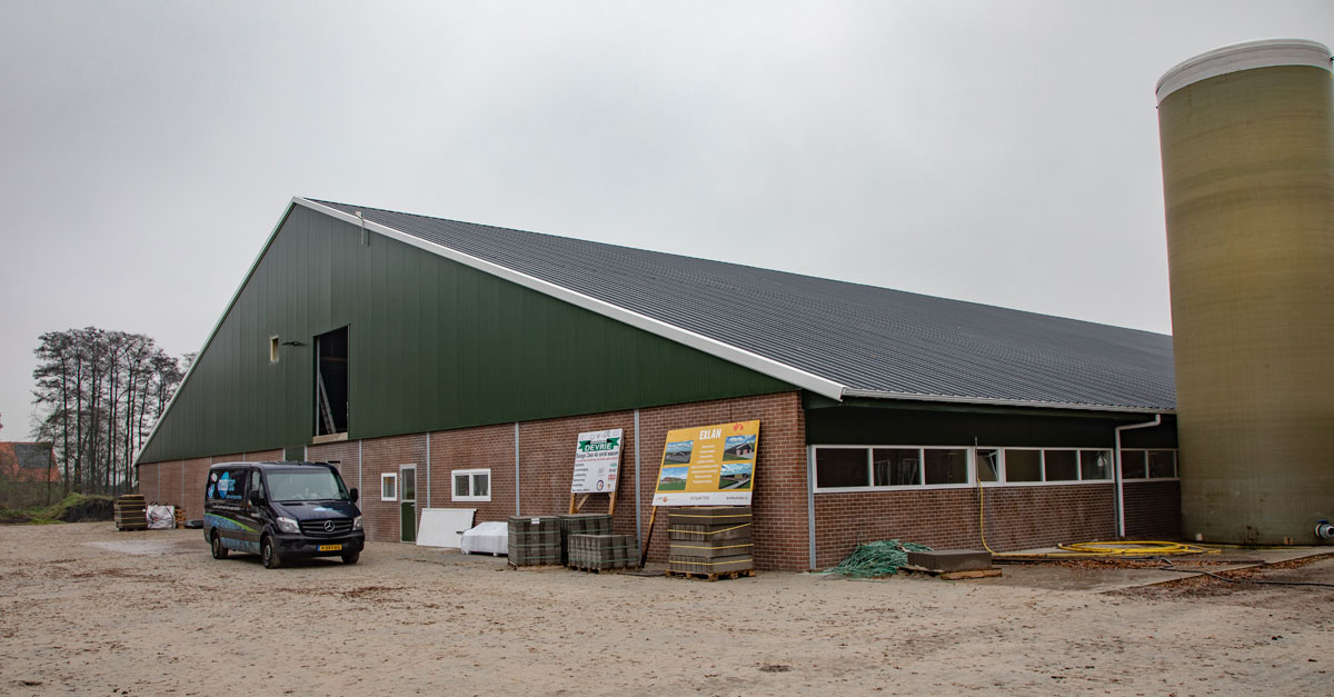 Agrifirm's tweet photo. Neem online een kijkje in de moderne varkensstal van Gerrit ter Keurs, die van alle gemakken is voorzien voor varkens én ondernemer 👉 https://t.co/cPY6xQ0XWB
#varkensstal #varkens #exlan #exlanadvies https://t.co/njufLGt8r6