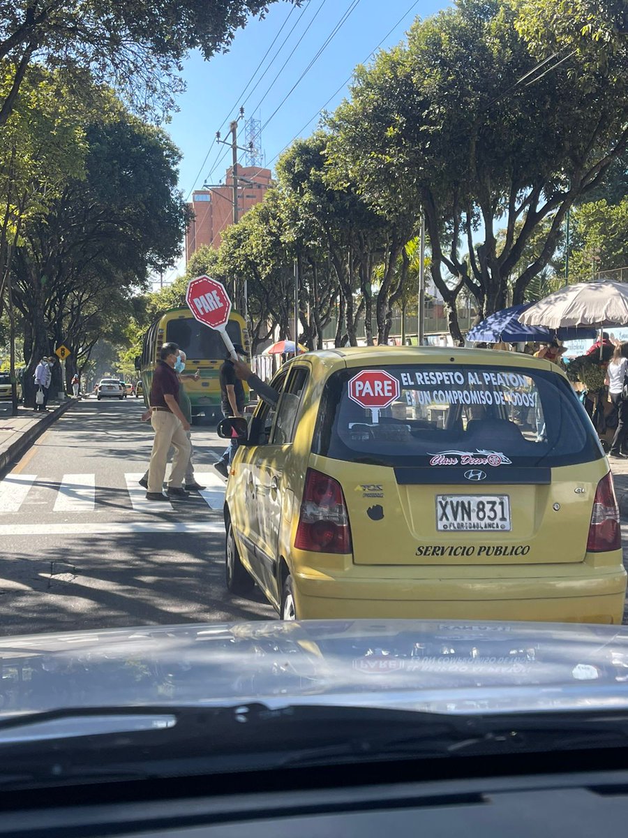 Necesitamos más gente así, hacer una mejor ciudad es trabajo de todos. Si lo conoce, por favor compártame el contacto por DM. Gracias