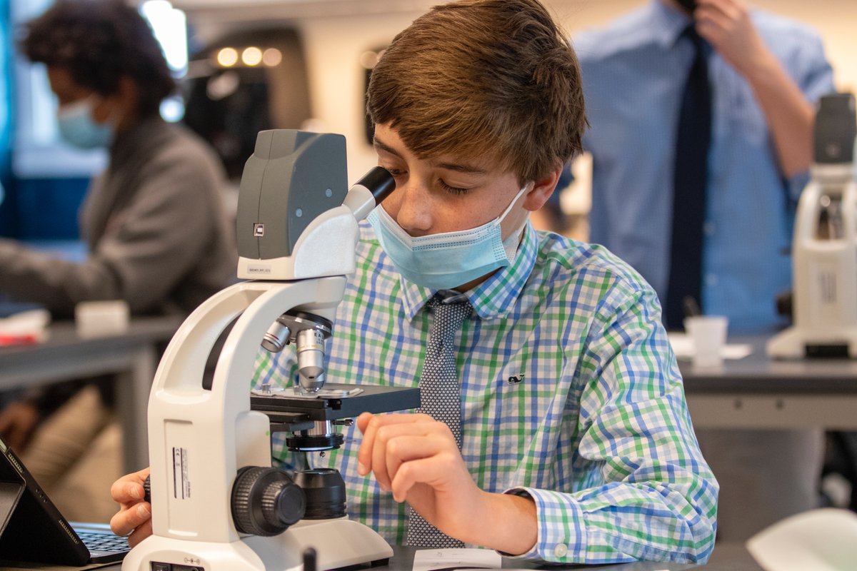 fairfieldprep's tweet image. #Snapshot - Students in the Mr. Soto's biology lab conduct introductory microscopy experiments, where they learned about depth of view and resolution using the Barrett Science Center's Bluetooth-enabled microscopes. #PrepSTEM #BeIgnited