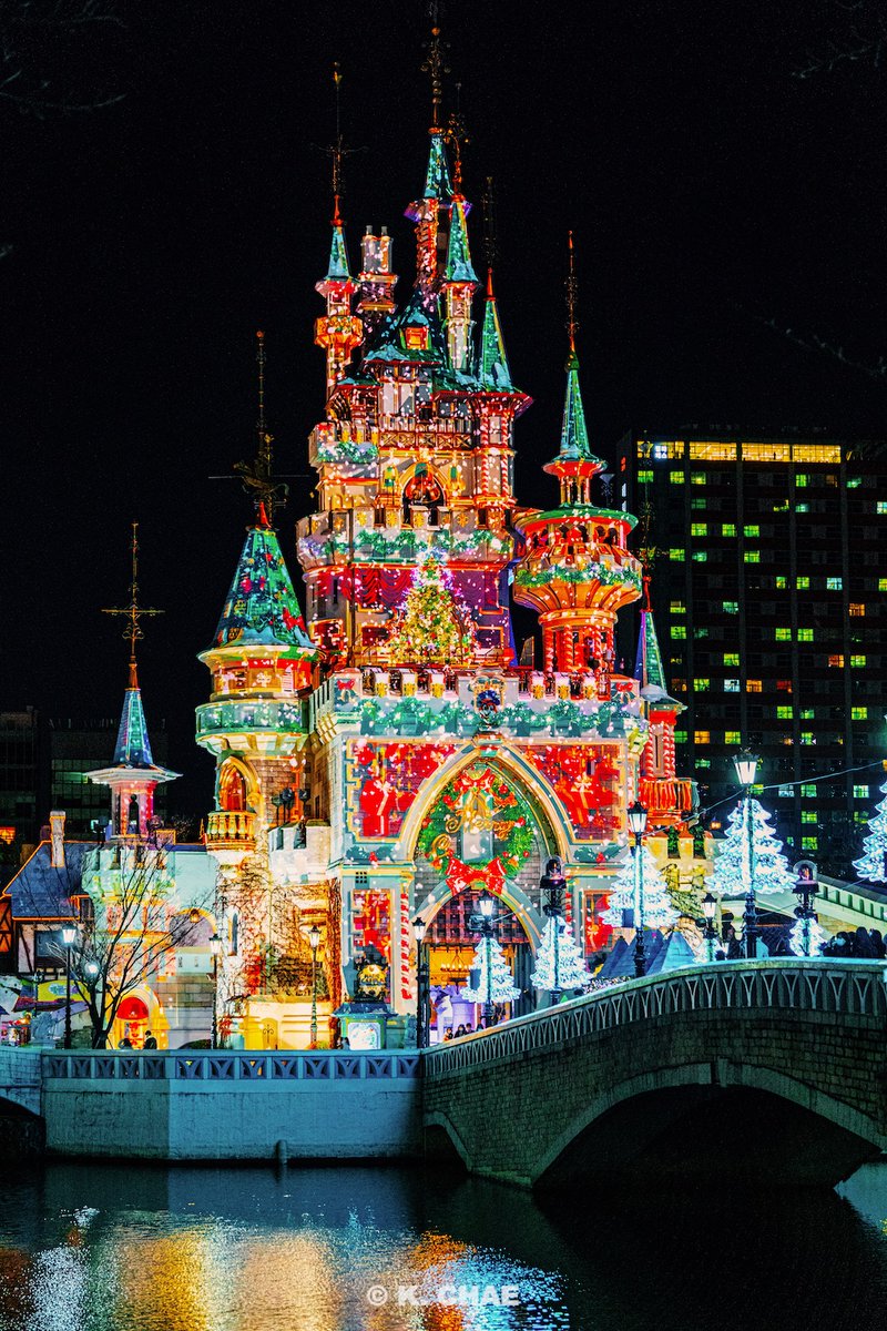 올 겨울 롯데월드가 난리났다고해서 궁금했는데 정말 난리났군요.