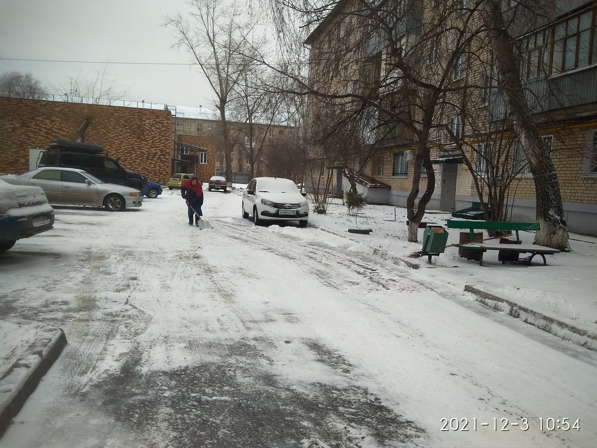 После снегопада: дворники в работе <a href="/avtoritet_grupp/">УК "АВТОРИТЕТ ГРУПП"</a>! Так же проведена мех.уборка тротуаров по ул. Ленина МБУ #зеленстрой