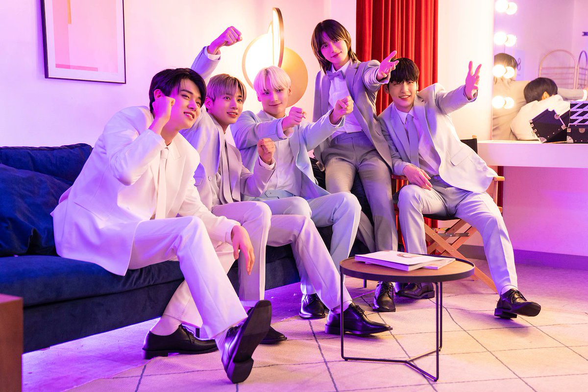 txtvotingcrew's tweet image. 🗳 Make your own or RT our 12/04 valid #MAMAVOTE #txt!
(Once per day)

🗳 Vote on the website
— 2021mama.com

🗳 Stream on Apple Music
— apple.co/3k46qy7

🎵 Stream 0X1TO100M &amp;amp; LO$ER=LO♡ER!

@TXT_bighit @TXT_members