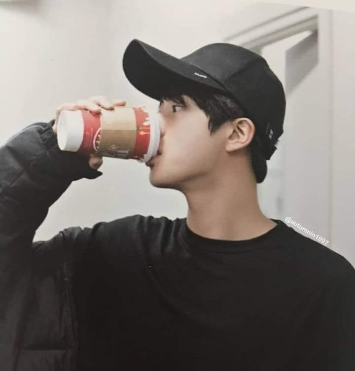 IyaJeonkook's tweet photo. happy birthday our moon, ily.
#HappyJinDay
#OurPreciousFlowerJin
#OurDecemberAngel 
#WorldwideSingerJin
#BrightestMoonJin 
@BTS_twt https://t.co/UB4Sj56Kj4