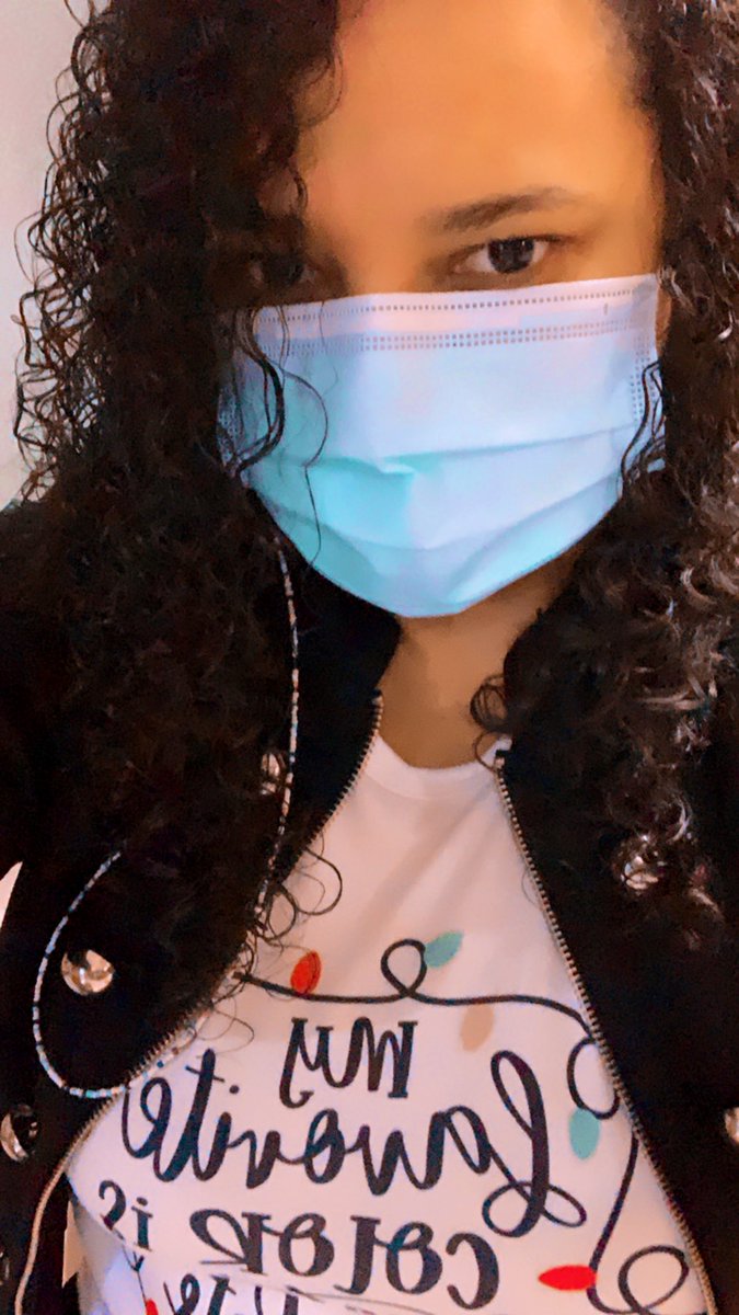 FloryCantoX's tweet image. My favorite color is Christmas lights.

#XmasMood 🎄