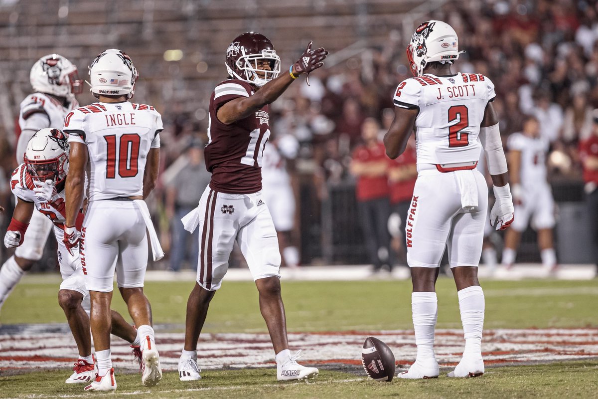 HailStateFB's tweet photo. 👀 @showtimemakai 🔥

𝟵𝟴 𝗥𝗘𝗚𝗨𝗟𝗔𝗥-𝗦𝗘𝗔𝗦𝗢𝗡 𝗥𝗘𝗖𝗘𝗣𝗧𝗜𝗢𝗡𝗦:
▪️ Leads the @SEC 
▪️ @hailstatefb record
▪️ Tied for the most in the Power 5
▪️ 2nd in the nation

#HailState🐶 | #AirRaid 🏴‍☠️ https://t.co/Zx1UAovopU