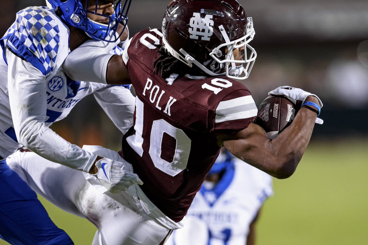 HailStateFB's tweet photo. 👀 @showtimemakai 🔥

𝟵𝟴 𝗥𝗘𝗚𝗨𝗟𝗔𝗥-𝗦𝗘𝗔𝗦𝗢𝗡 𝗥𝗘𝗖𝗘𝗣𝗧𝗜𝗢𝗡𝗦:
▪️ Leads the @SEC 
▪️ @hailstatefb record
▪️ Tied for the most in the Power 5
▪️ 2nd in the nation

#HailState🐶 | #AirRaid 🏴‍☠️ https://t.co/Zx1UAovopU