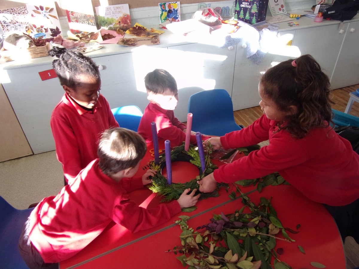 AnnunciationHA8's tweet photo. We had fun this week making and creating lots of different things. #EYFS #makeandcreate https://t.co/78RJz5E4wX