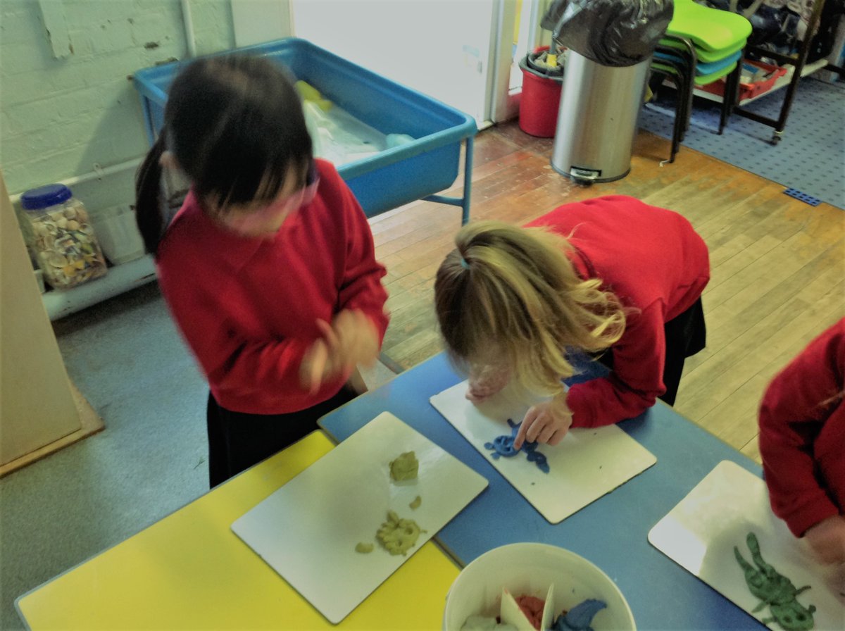 AnnunciationHA8's tweet photo. We had fun this week making and creating lots of different things. #EYFS #makeandcreate https://t.co/78RJz5E4wX