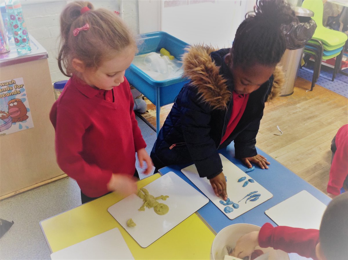 AnnunciationHA8's tweet photo. We had fun this week making and creating lots of different things. #EYFS #makeandcreate https://t.co/78RJz5E4wX