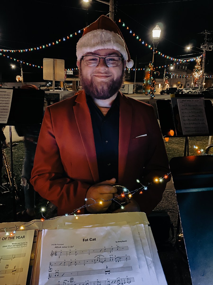 WaterlooHSBands's tweet photo. Jazz Santa was in the house!
Happy FRIDAY!
#WaterlooBands
#WaterlooJazz https://t.co/MATxMRLnb5