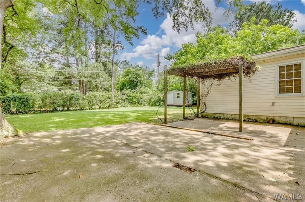 AndrewJBoneRE's tweet photo. #Tuscaloosa #Alabama Know someone looking for rental next fall? A few coming available: 3BR-4BR houses, 1BR-2BR condos! Price range to fit all budgets. These are going fast! Schedule tours soon. 205-531-5577 #ajbreg Also selling #investment properties! https://t.co/kzmXPXOiG8