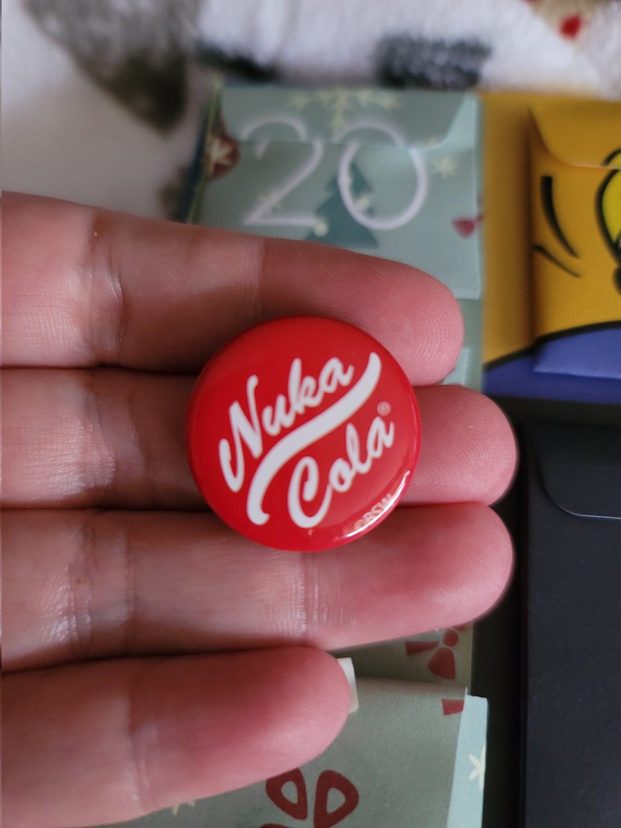GalaxyBat1_'s tweet image. Spoilers

December 2nd and 3rd Fallout advent calendar. 2nd Nuka Cola pin, 3rd Happy Holidays card.

 #adventcalendar #spoilers #fallou