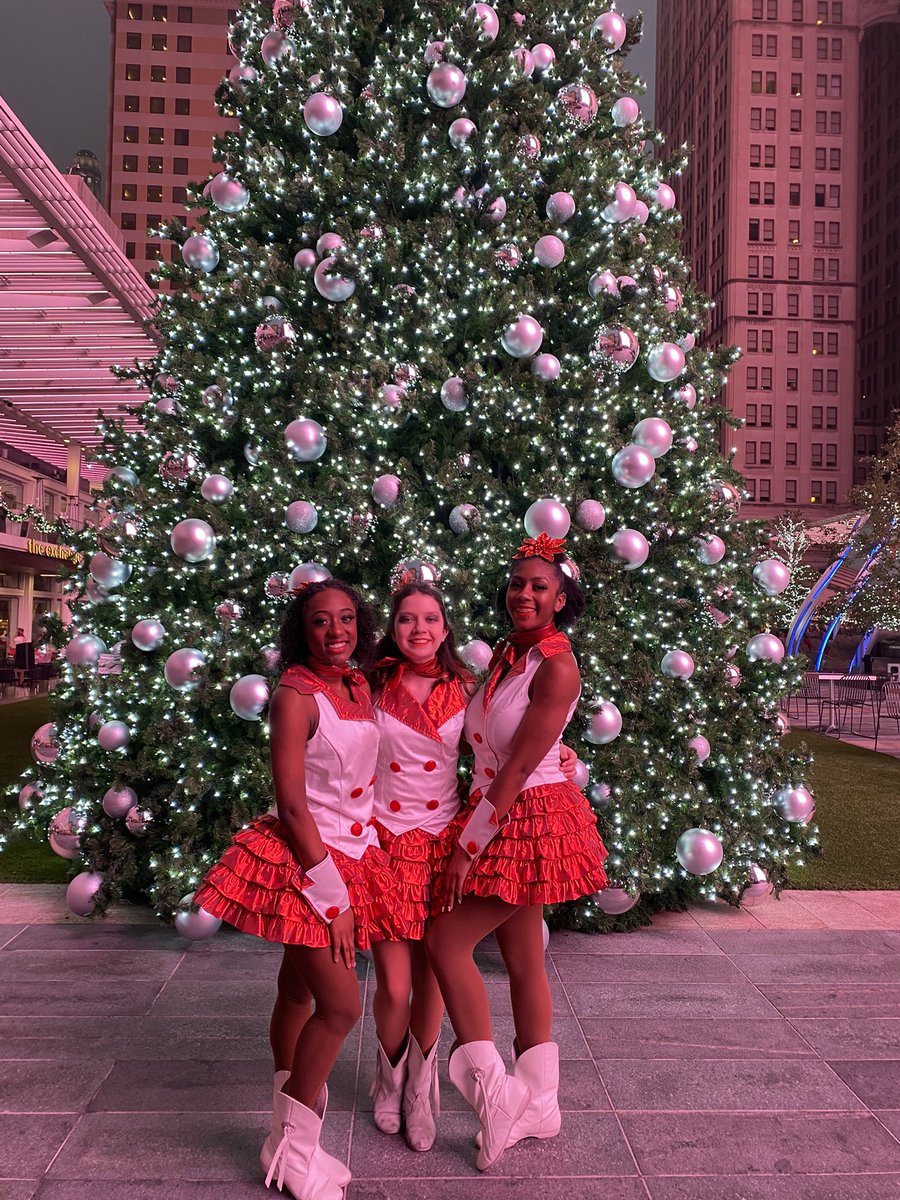 Lett_SRDs's tweet photo. We had a blast this morning with the @GHSDashingDebs and @Ng_Mamselles dancing our way to the @DalHoliParade! Watch the fun tomorrow morning on @wfaa with the @LettRhythmettes as well! #rebuildingalegacy #26thline https://t.co/UKLV3WlNVh