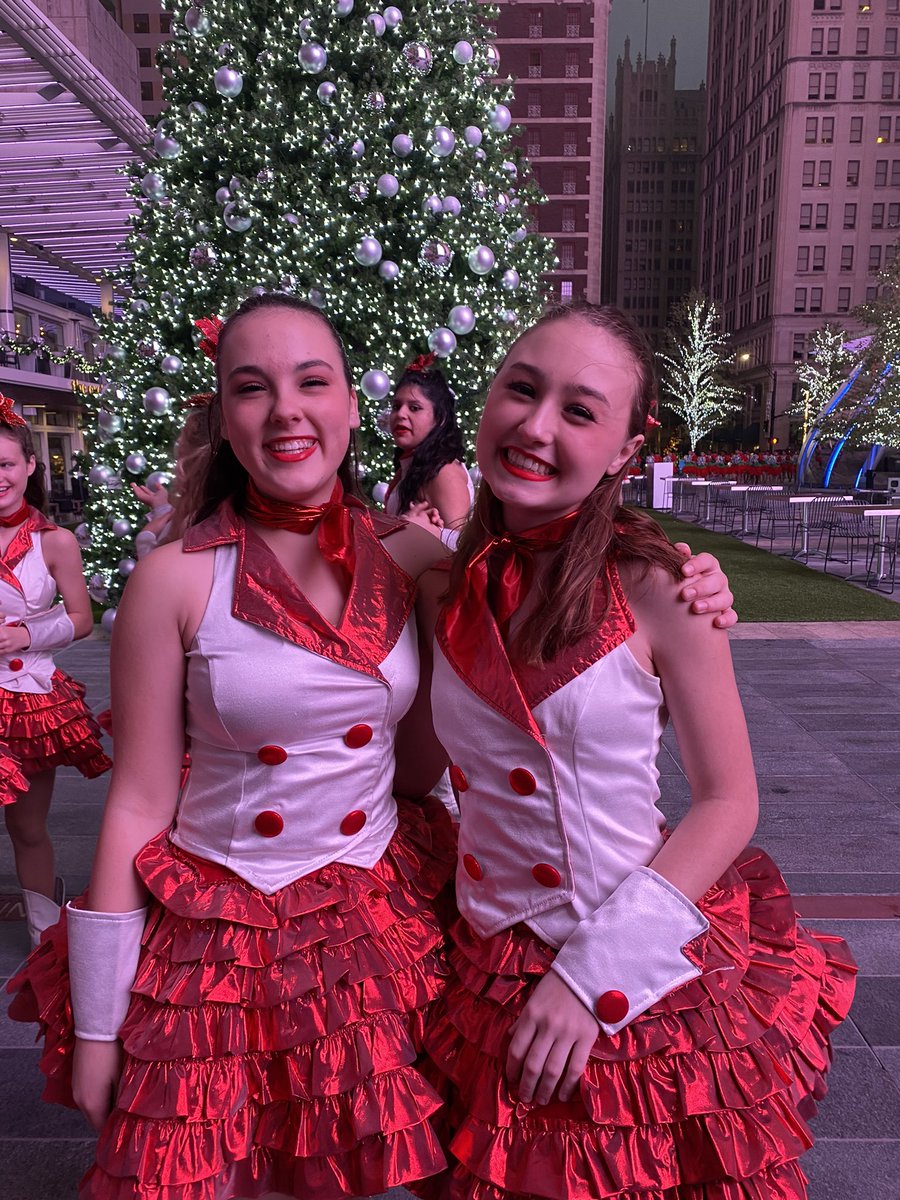 Lett_SRDs's tweet photo. We had a blast this morning with the @GHSDashingDebs and @Ng_Mamselles dancing our way to the @DalHoliParade! Watch the fun tomorrow morning on @wfaa with the @LettRhythmettes as well! #rebuildingalegacy #26thline https://t.co/UKLV3WlNVh