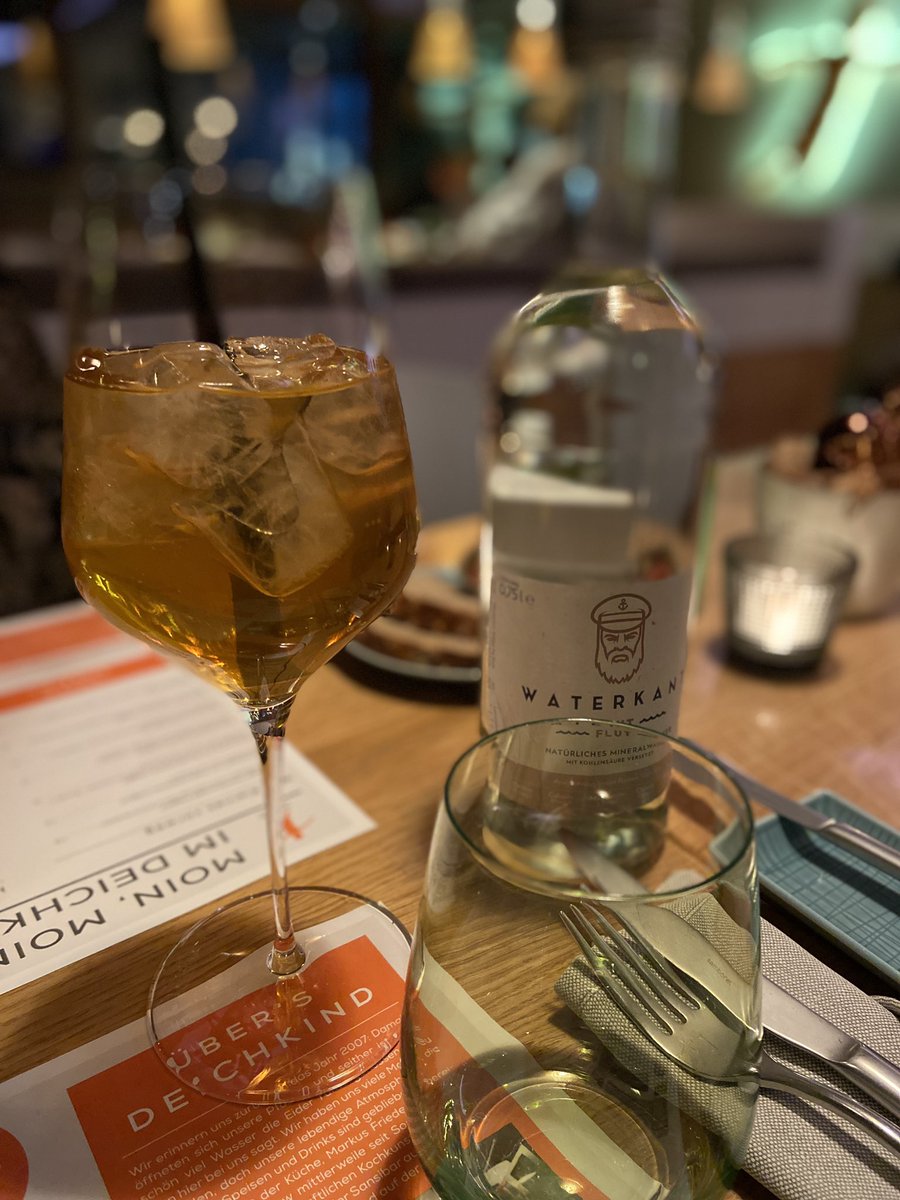 GucktWilma's tweet image. Okay, andere sind in 9,5 h in Amerika, wir nur an der Nordsee #Strandgut #endlichda