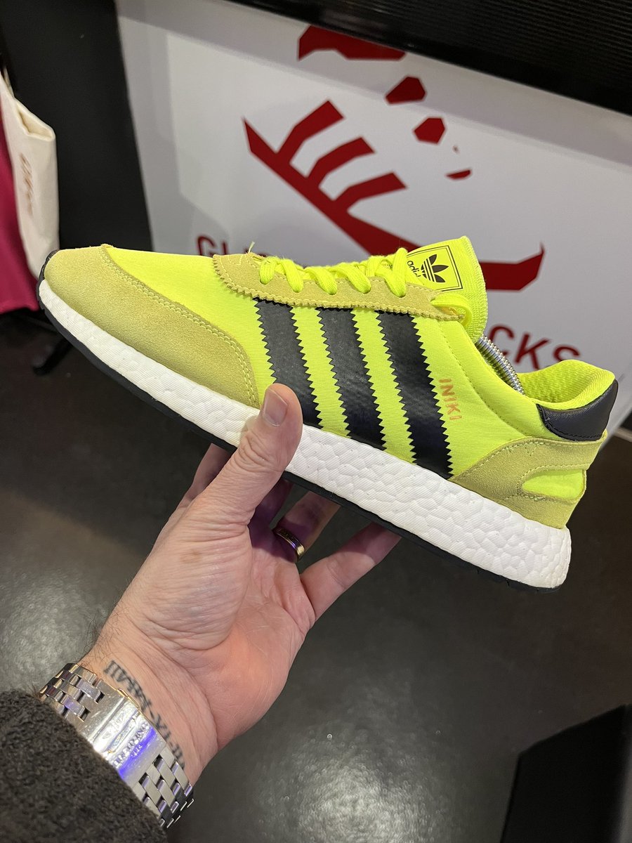 GlisteningKicks's tweet photo. Size 10 #iniki anyone? Use 9/10 condition. Original box #Adifamily https://t.co/GqdIPwFZr5