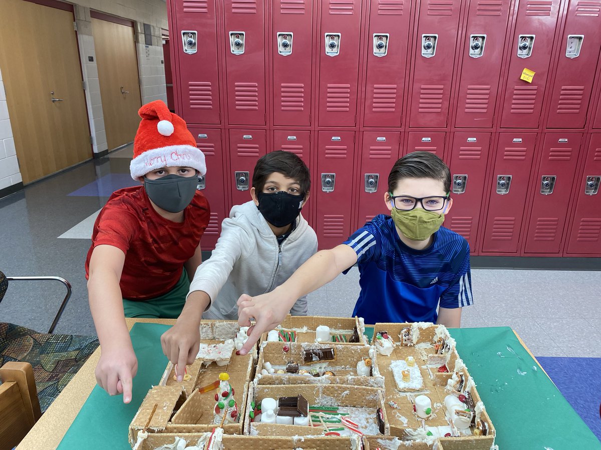 klm1226's tweet photo. Gingerbread STEM project 6-1 core 3 @mrsjhowland @SalemBosh @TimothyBelton7 @klm1226 https://t.co/d1SGlU15oh