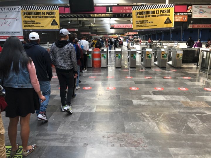 alejandrokxng3's tweet photo. @MetroCDMX 20 torniquetes solo uno sirve seguro es por que les hacen falta medicamentos 😿 https://t.co/GCMCVElvEb