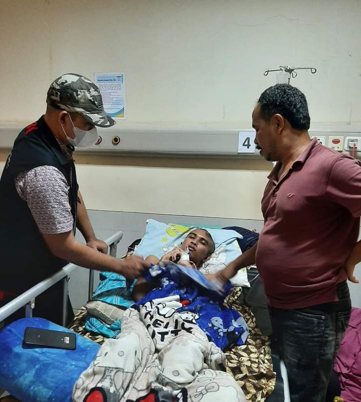 rakan_tarmizi's tweet photo. Rakan Tarmizi, SP mnjengk kmbli psien di RSZA dri Aceh Barat dan Nagan Raya :
1. Dek Jaurigam, dari Gp. Sarah Perlak, Sungai Mas
2. Ibu Rosmanidar, dari Gp. Kuta Padang, Suka Makmu, Nagan Raya
Smga Allah smbuhkn slruh psien dan kluarga psien dberi ksabarn. Aamiin
#AwakDroe https://t.co/eITkGozJsE