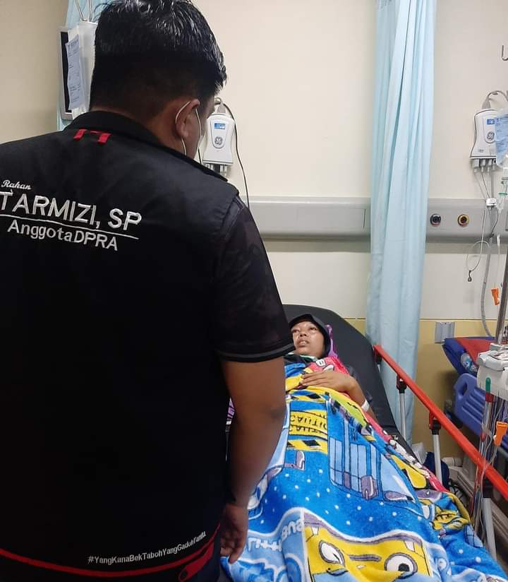 rakan_tarmizi's tweet photo. Rakan Tarmizi, SP mnjengk kmbli psien di RSZA dri Aceh Barat dan Nagan Raya :
1. Dek Jaurigam, dari Gp. Sarah Perlak, Sungai Mas
2. Ibu Rosmanidar, dari Gp. Kuta Padang, Suka Makmu, Nagan Raya
Smga Allah smbuhkn slruh psien dan kluarga psien dberi ksabarn. Aamiin
#AwakDroe https://t.co/eITkGozJsE
