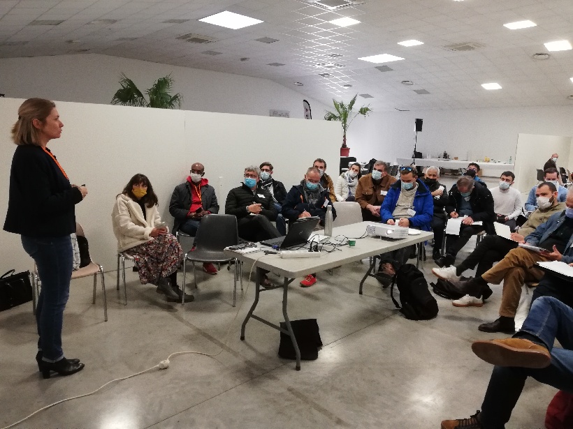EnedisRegionSud's tweet photo. 👥Intervention d' @AliceGaubert #SerenySunEnergies et @BernadacRomain  @enedis sur l'autoconsommation collective lors de la journée régionale "développer les énergies photovoltaïques collectives" organisée par @EnergiePartagee au #Luc-en-Provence. https://t.co/QLhWf8AoL4