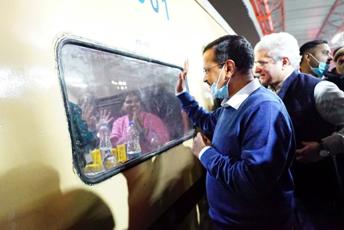 ArvindKejriwal's tweet photo. कुछ दिन पहले अयोध्या जी में श्री रामलला के दर्शन किए तो मन में एक विचार आया, दिल्ली के अपने सभी बुजुर्गों को भी भगवान श्री राम के दर्शन कराउं
 
दिल्ली से अयोध्या के लिए आज तीर्थयात्रा की पहली ट्रेन को रवाना किया। ये मेरे लिए बेहद भावुक पल थे, सबकी यात्रा मंगलमय हो।
 
जय श्री राम। https://t.co/rO0dsv0m2b