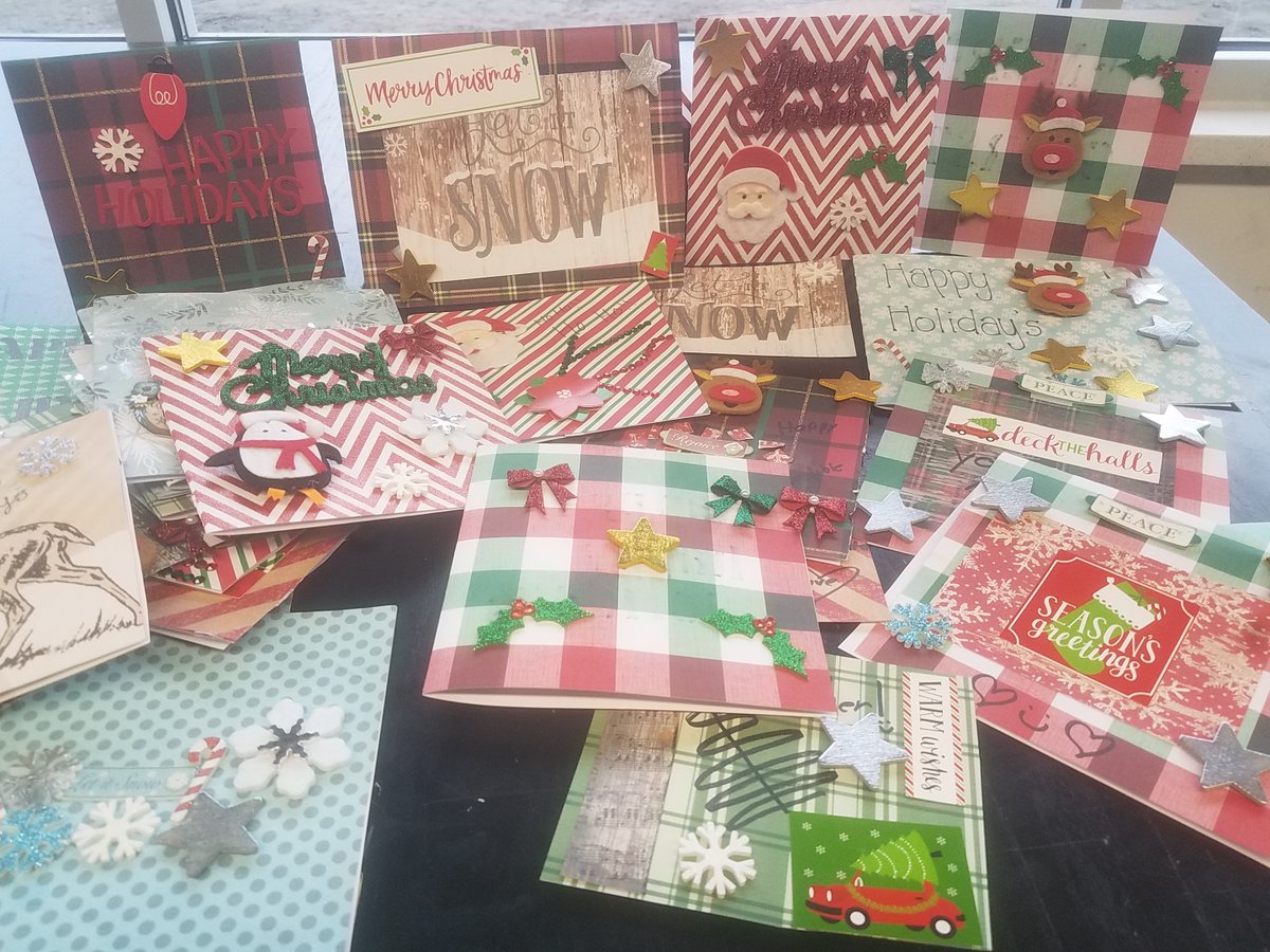 SkramstadEP's tweet photo. Eden Prairie's Central Middle School students used the flex time this week to write encouraging cards for one of our local assisted living facilities!  #Kind #EPS272 #WeInspireEach https://t.co/ayGS1CHIT0