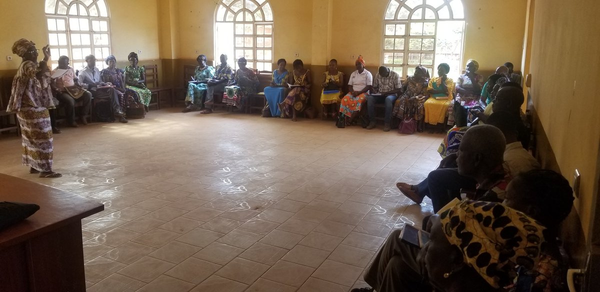 HMPAMESSOUA's tweet photo. Formation des Acteurs Économiques locaux de quatrième arrondissement de Bangui dans le cadre du projet #PAPEUR. https://t.co/d6dPuZ7RBM