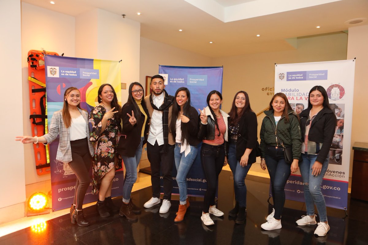 ProsperidadCol's tweet photo. #AEstaHora avanza el gran evento nacional de cierre de #HabilidadesParaLaVida de @JovenesAccionCo. Los participantes del programa ya están votando para elegir al #TalentoJeA en las categorías: Historias de Vida, Ejemplo de Liderazgo y Propuestas de Transformación. https://t.co/RsUIUTiEK3