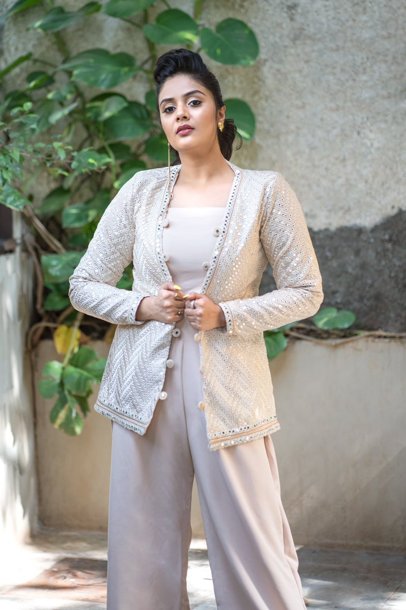MukhiSree's tweet photo. About yesterday! ❤️
For the launch of Whip Rides!  

#sreemukhi https://t.co/Ev7wD4BsKj