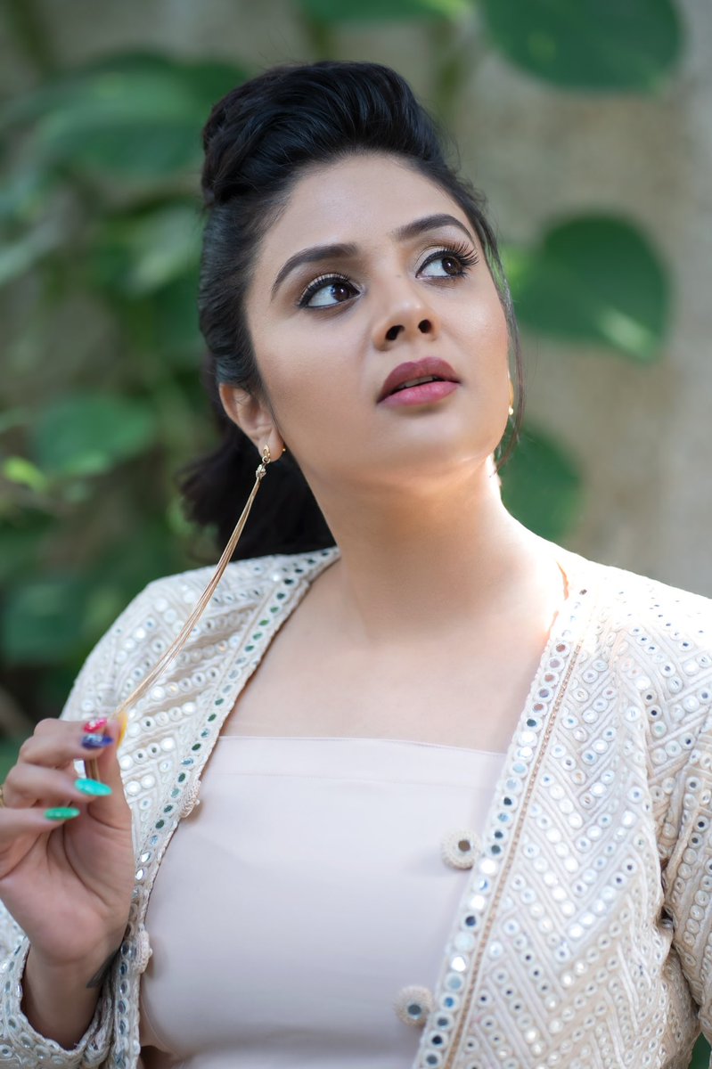 MukhiSree's tweet photo. About yesterday! ❤️
For the launch of Whip Rides!  

#sreemukhi https://t.co/Ev7wD4BsKj