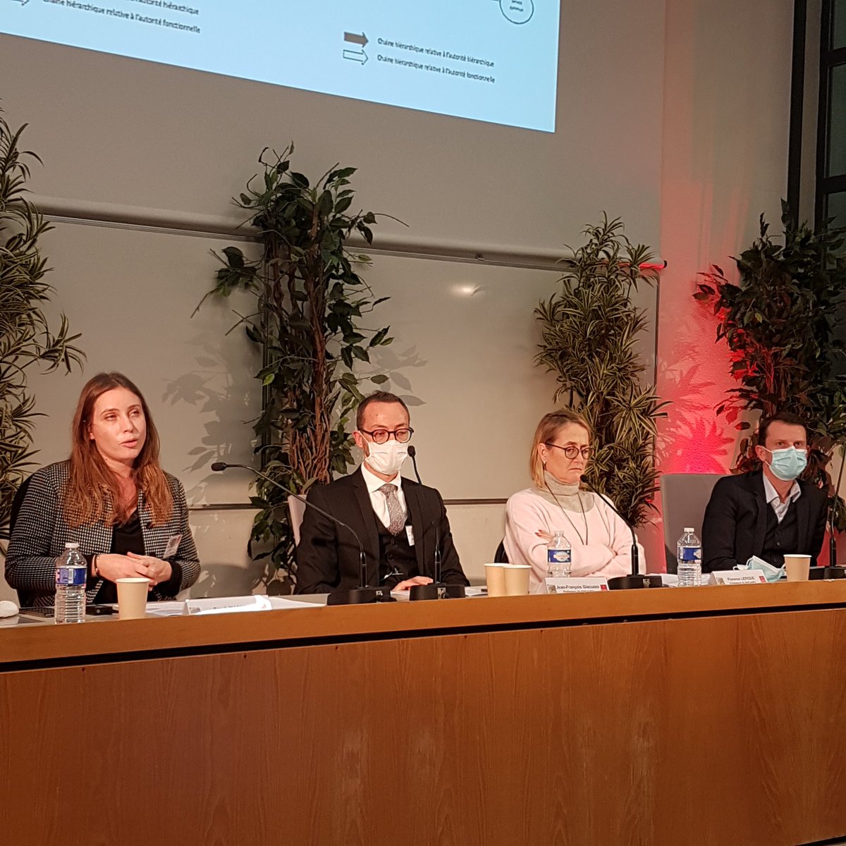 IDETCOM's tweet photo. La dernière table ronde aborde la question de la métropolisation et des moyens des collectivités territoriales (en personnels, en gestion des biens et financiers) avec Sarah Massé, Doctorante,  Julien Garrigues DGS de la ville de Bruge et Florence Lerique professeur. https://t.co/aBmLrkm3Ph