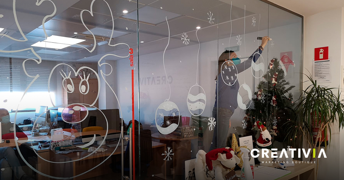 CreativiaMK's tweet photo. Os hacemos un resumen rápido de la semana... ¡Oficialmente damos por inagurada la Navidad en Creativia!🎄

¡No sabéis muy bien lo que nos gusta despertar al artista que llevamos dentro!

#navidad #navidadencreativia #marketing #marketingdital #agenciacreativa #agenciademarketing https://t.co/1rsjMBMR1h