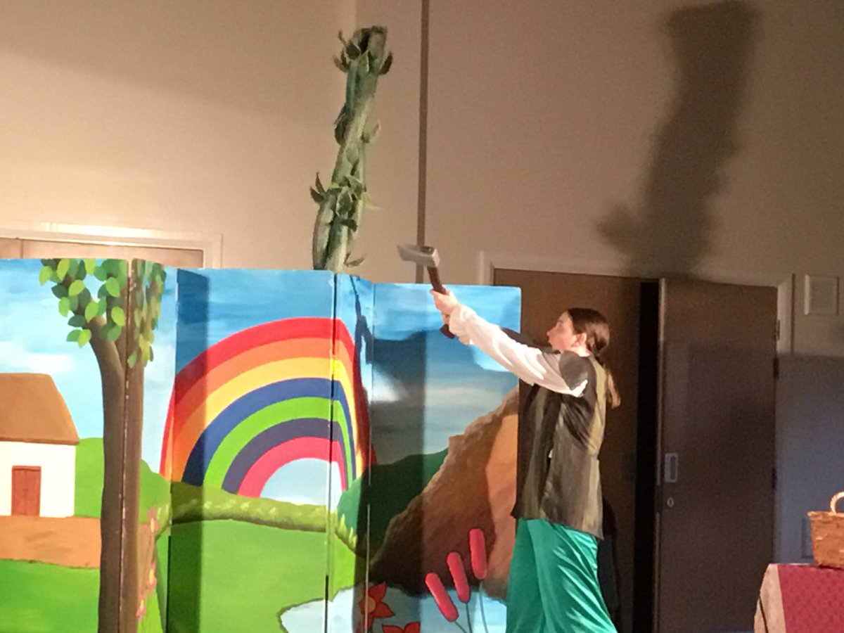 Y5Woodfield's tweet photo. Panto Fun for Key Stage 2! Jack and the Beanstalk was hilarious and so much fun to watch. https://t.co/1BYqANyrbW