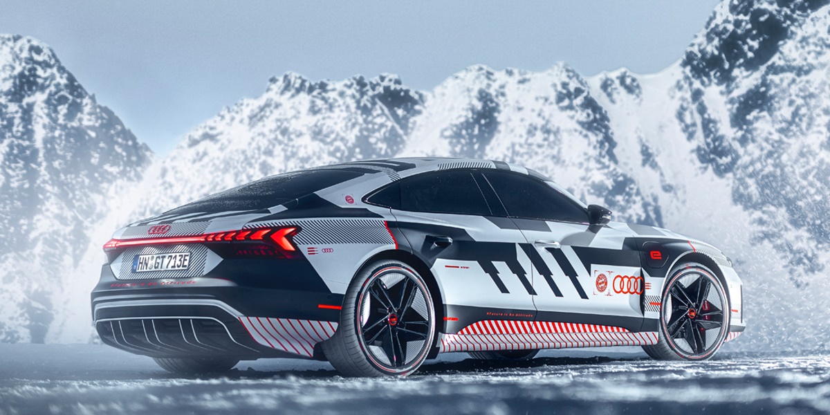 AudiOfficial's tweet photo. Like the alpine design on the 3rd jersey for their grand tour through Europe: An exclusive foiling for the Audi RS e-tron GT inspired by our partner @FCBayern.

Learn more: https://t.co/WSPH3Lxco3

#Audi #RSetronGT #AudixFCB #FutureIsAnAttitude https://t.co/tHYmNUqFTe
