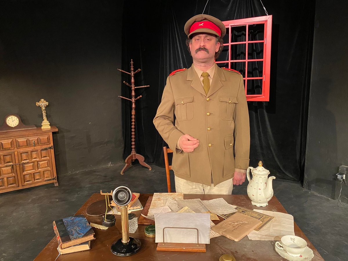 ITGBrussels's tweet photo. Tonight's the last night that these three characters will tread the board at the Warehouse Studio Theatre in Augustus does his bit. If you've missed it so far, why not try your luck tonight? https://t.co/tapbT78gzQ
