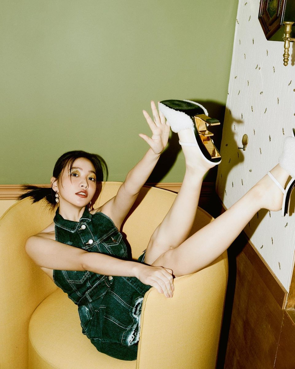 suholations's tweet photo. It's the way ms. yeri outdoes herself everytime. She ate this shoot down, also the stylists need a raise! https://t.co/3Mf4h2Jhri