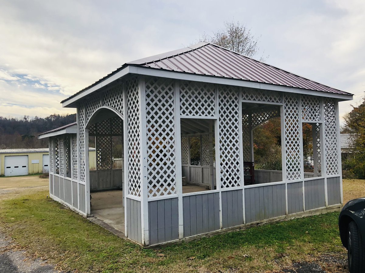 NicoleforAL's tweet photo. There is heart in rural Alabama. Kansas, a town in Walker County, has a quaint gazebo in front of Town Hall. Inside the gazebo is a park bench painted after the 2015 season when the Alabama Crimson Tide won their 16th national championship. #Our67 #RollTide #KansasAL #WalkerCo https://t.co/iQNGWxhA9P