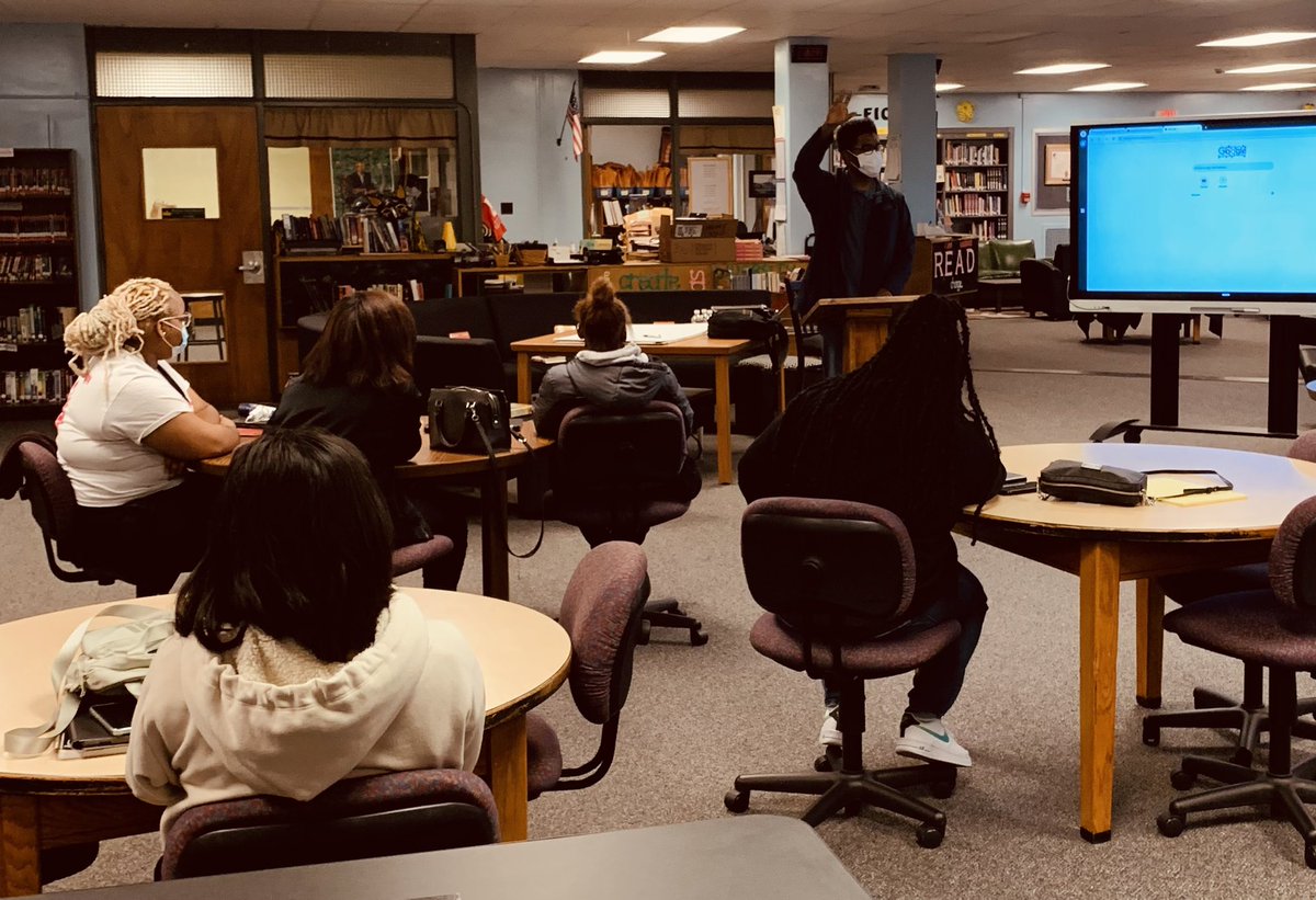 LayneLMS's tweet photo. What an AMAZING day @LouisvilleCHS with author of #EnglishLit,  @bernardhclayiii Students were on fire about the poetry reading/workshop all week! Great collab with Ms. Dennis for our first author visit. #JCPSLibraries #JacketPride https://t.co/ubAr6bzHbJ