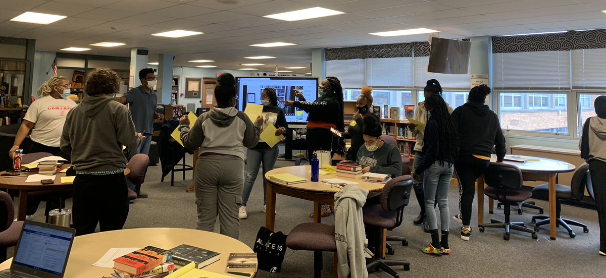 LayneLMS's tweet photo. What an AMAZING day @LouisvilleCHS with author of #EnglishLit,  @bernardhclayiii Students were on fire about the poetry reading/workshop all week! Great collab with Ms. Dennis for our first author visit. #JCPSLibraries #JacketPride https://t.co/ubAr6bzHbJ