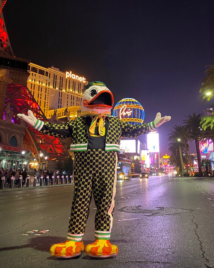 TheOregonDuck's tweet image. when in rome