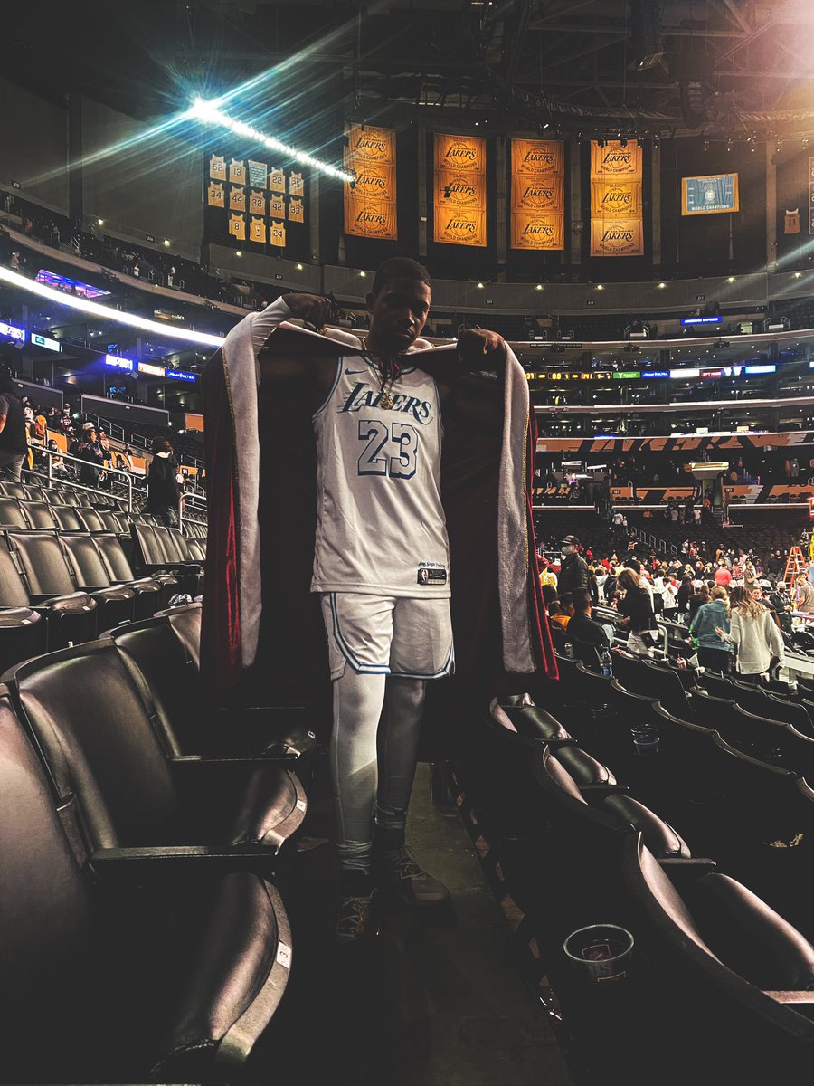 BuiltbyRoyalty's tweet photo. @DwyaneWade Tag @KingJames …. Let’s see if I’m loved 😂😂 https://t.co/tzkalkXcKC